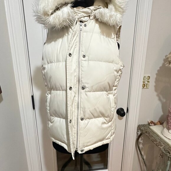 Gap removable hood White Down Vest - Picture 2 of 11